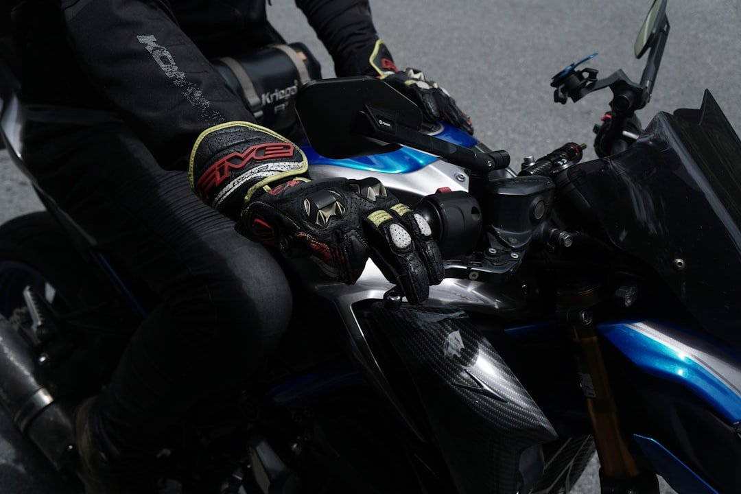 Choosing the Best Motorcycle Riding Gloves: A Comprehensive Guide - OPlace