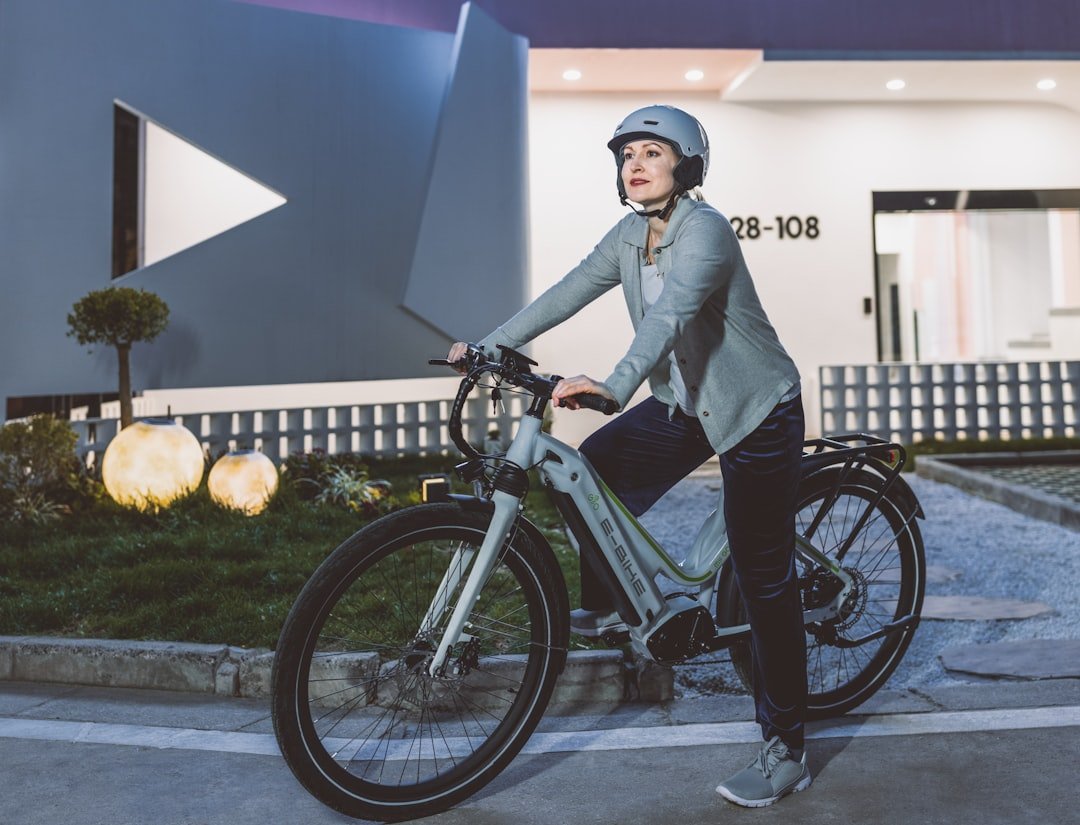 Maximize Your E-Bike Adventures: Long Battery Life Smart Brake Taillights - OPlace