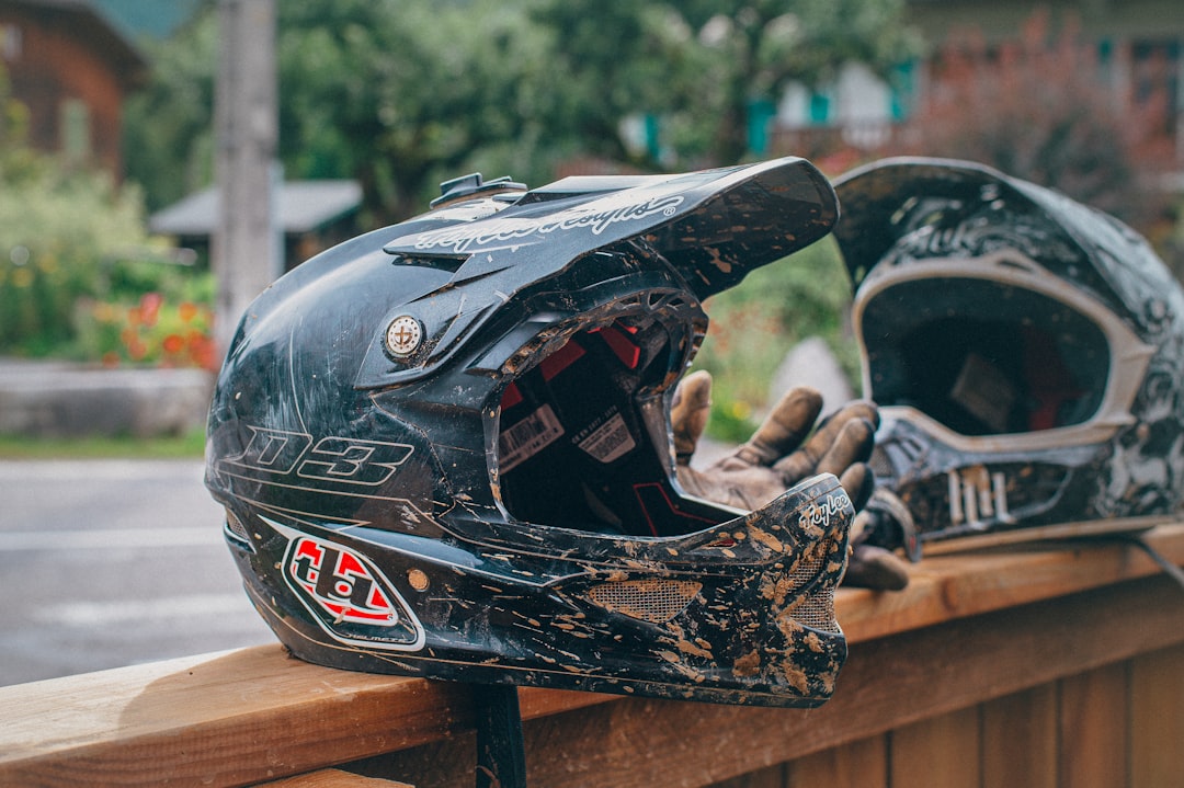 Electric Helmet Dryer vs. Air Drying: Speed, Hygiene, and Helmet Lifespan Showdown