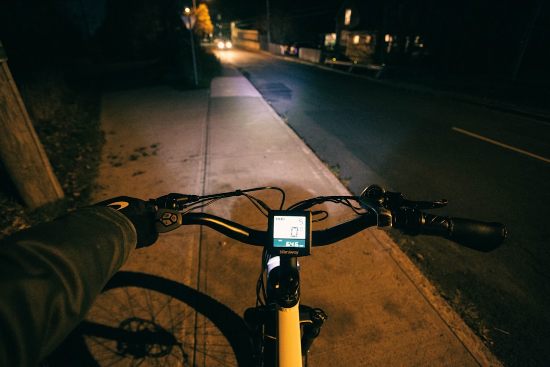 Wireless E-Bike Turn Signals: Remote Control for Enhanced Safety